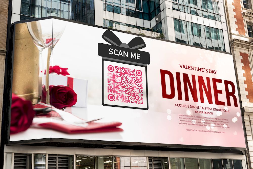 Come funzionano i codici QR nelle campagne pubblicitarie su cartelloni?

I codici QR inseriti nei cartelloni pubblicitari permettono agli utenti di interagire direttamente con il messaggio pubblicitario. Basta inquadrare il codice con la fotocamera dello smartphone per essere reindirizzati a un sito web, a una promozione speciale, a un video o a contenuti digitali dedicati. In questo modo, il cartellone tradizionale si trasforma in uno strumento interattivo, capace di coinvolgere il pubblico e di misurare l’efficacia della campagna attraverso dati e statistiche sulle scansioni effettuate. L’utilizzo dei codici QR rende la pubblicità outdoor più dinamica, favorendo un collegamento immediato tra il mondo fisico e quello digitale.